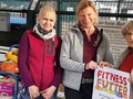 Glückliche Tierfreunde - Sportpark Stadtwald übergibt Tierfutterspenden